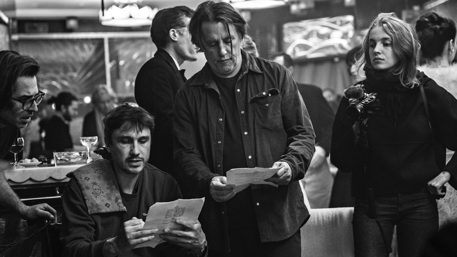Tournage du film Nouvelle Vague : Richard Linklater dirigeant ses acteurs